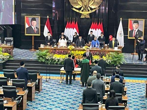 Suhud Alynudin Resmi Dilantik Jadi Ketua DPRD DKI Jakarta Periode 2024-2029 Suhud Alynudin Resmi Dilantik Jadi Ketua DPRD DKI Jakarta Periode 2024-2029