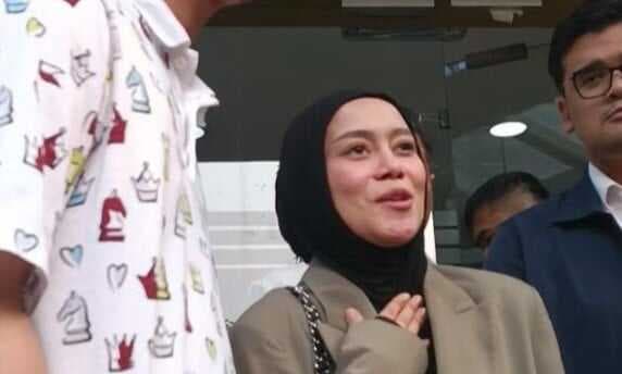 Lesti Kejora Dicecar 27 Pertanyaan Selama 4 Jam oleh Penyidik Terkait Dugaan Pelanggaran Hak Cipta Lesti Kejora Dicecar 27 Pertanyaan Selama 4 Jam oleh Penyidik Terkait Dugaan Pelanggaran Hak Cipta