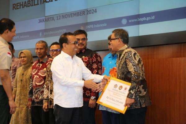 Pemprov Sulbar Terima Hibah BNPB Untuk Rehabilitasi dan Infrastruktur Pasca Bencana Pemprov Sulbar Terima Hibah BNPB Untuk Rehabilitasi dan Infrastruktur Pasca Bencana