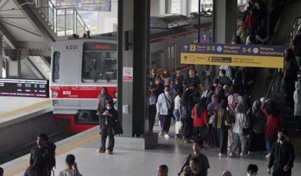 Penumpang KRL Commuter Line Tembus 724.536 saat Libur Natal, Stasiun Bogor Paling Ramai Penumpang KRL Commuter Line Tembus 724.536 saat Libur Natal, Stasiun Bogor Paling Ramai