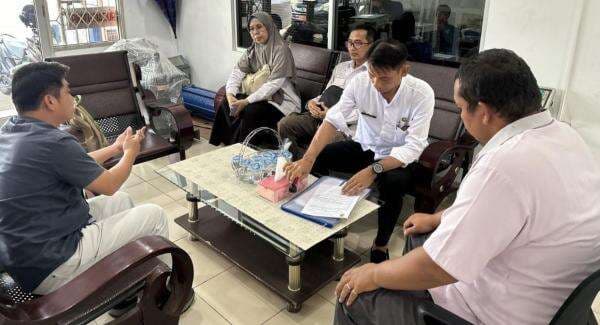 Manajemen Pabrik Penyulingan Gas Klaim Bau Gas yang Dihirup Siswa Tak Beracun dan Berbahaya Manajemen Pabrik Penyulingan Gas Klaim Bau Gas yang Dihirup Siswa Tak Beracun dan Berbahaya