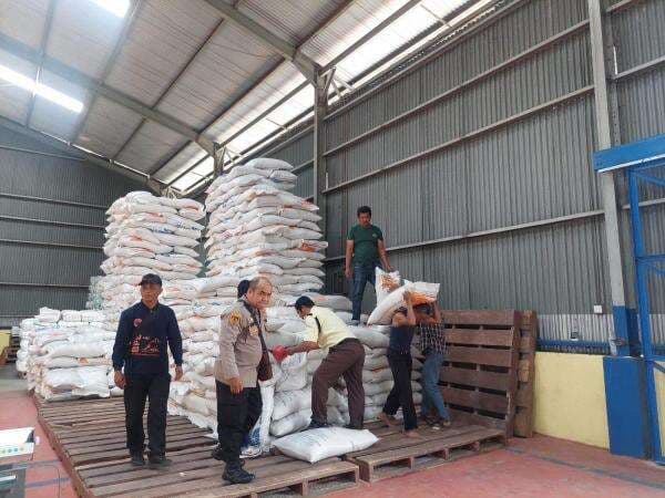 Heboh Bantuan Beras Bencana Sumatera, Kementan: 1.200 Ton Senilai Rp16 Miliar Heboh Bantuan Beras Bencana Sumatera, Kementan: 1.200 Ton Senilai Rp16 Miliar
