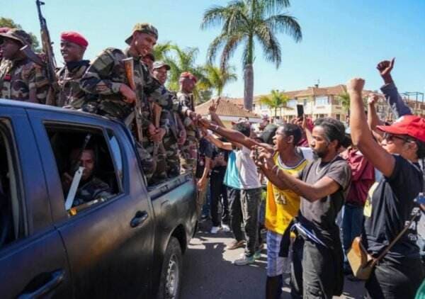 Presiden Madagaskar Kabur ke Luar Negeri Pakai Pesawat Militer Prancis, Ada Peran Macron? Presiden Madagaskar Kabur ke Luar Negeri Pakai Pesawat Militer Prancis, Ada Peran Macron?