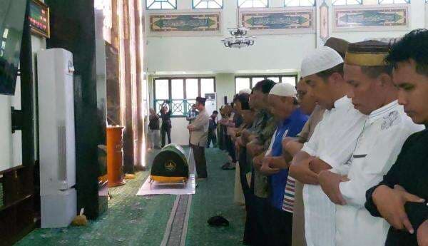 Jenazah Antasari Azhar Disholatkan di Masjid Al Azhar BSD Jenazah Antasari Azhar Disholatkan di Masjid Al Azhar BSD