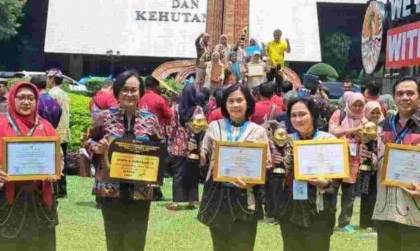 SD Kristen Widya Wacana Jamsaren Sabet Penghargaan Menteri Lingkungan Hidup dan Kehutanan SD Kristen Widya Wacana Jamsaren Sabet Penghargaan Menteri Lingkungan Hidup dan Kehutanan