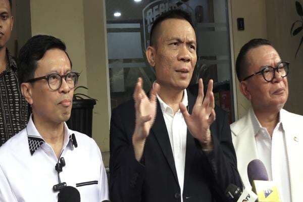 Ogah Tanggapi Laporan Roy Suryo, Rismon: Saya Fokus Bikin Buku Gibran Ogah Tanggapi Laporan Roy Suryo, Rismon: Saya Fokus Bikin Buku Gibran