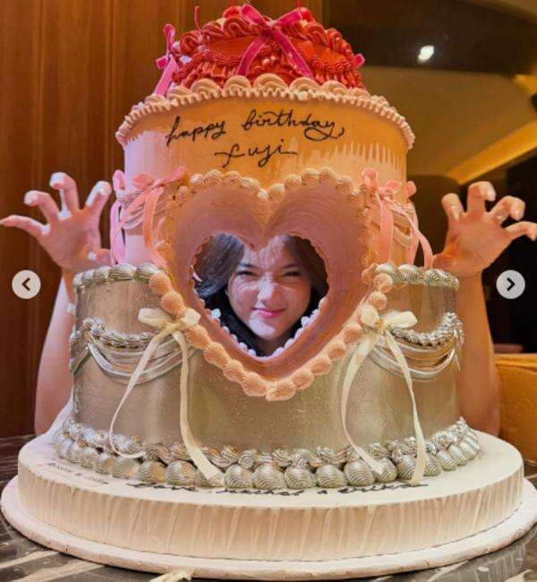 Momen Ulang Tahun Fuji, Netizen Salfok Kuenya Unik Banget! Momen Ulang Tahun Fuji, Netizen Salfok Kuenya Unik Banget!