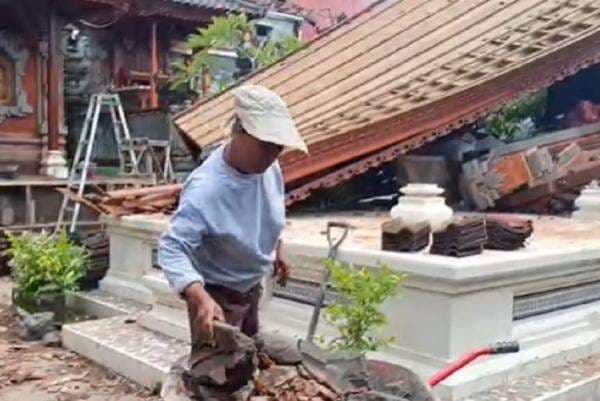 Angin Kencang Terjang Gianyar, 21 Rumah dan 28 Mobil Rusak Tertimpa Bangunan Roboh Angin Kencang Terjang Gianyar, 21 Rumah dan 28 Mobil Rusak Tertimpa Bangunan Roboh