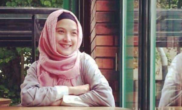 Profil Andhara Early, Perjalanan Cinta Penuh Liku Bercerai 3 Kali Profil Andhara Early, Perjalanan Cinta Penuh Liku Bercerai 3 Kali