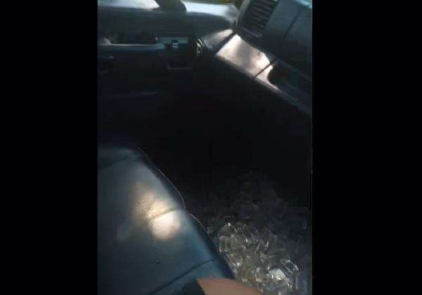 Viral! Sopir Truk Penuhi Mobil dengan Es Batu Gegara Cuaca Panas Viral! Sopir Truk Penuhi Mobil dengan Es Batu Gegara Cuaca Panas