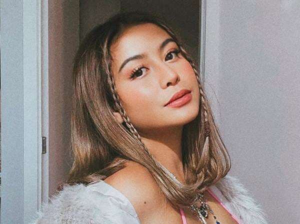 Awkarin Umumkan Pindah ke Melbourne Besok, Ini Alasannya! Awkarin Umumkan Pindah ke Melbourne Besok, Ini Alasannya!