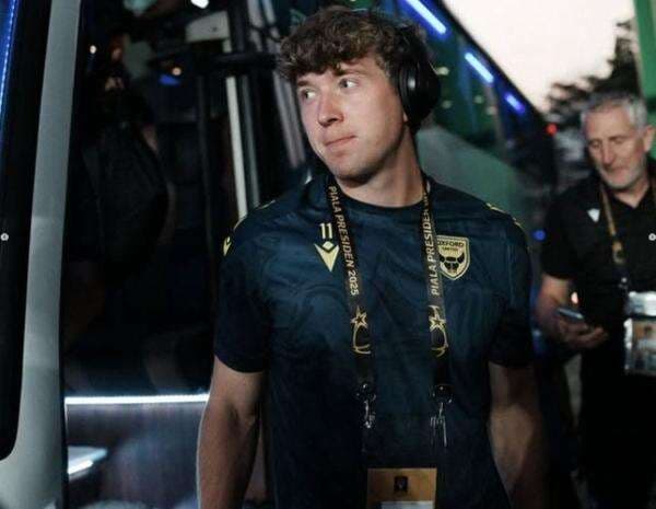 Ole Romeny Alami Cedera di Laga Arema FC vs Oxford United Ole Romeny Alami Cedera di Laga Arema FC vs Oxford United