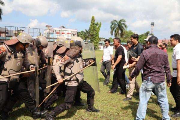 Polres Seruyan Gelar Apel dan Simulasi Pengamanan Jelang May Day Polres Seruyan Gelar Apel dan Simulasi Pengamanan Jelang May Day