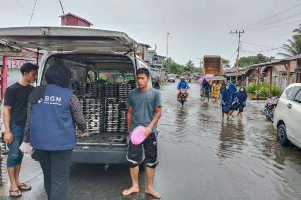 105 SPPG di Aceh Disulap Jadi Dapur Umum, Salurkan Makanan untuk Korban Banjir 105 SPPG di Aceh Disulap Jadi Dapur Umum, Salurkan Makanan untuk Korban Banjir
