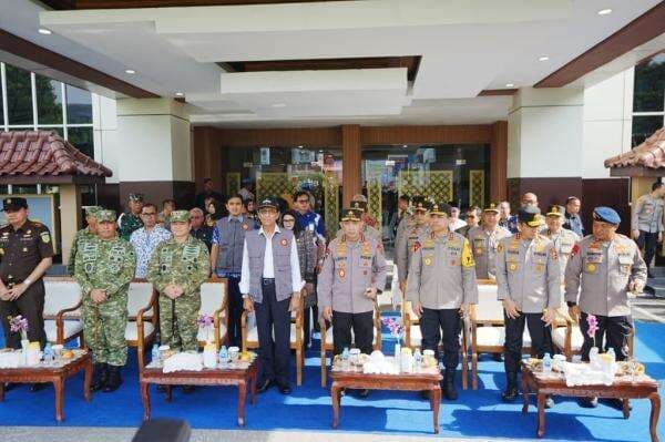 Apel Srawung Agung, Kapolri Ajak Jajaran Kolaborasi dengan Warga Jaga Keteraturan Sosial Apel Srawung Agung, Kapolri Ajak Jajaran Kolaborasi dengan Warga Jaga Keteraturan Sosial