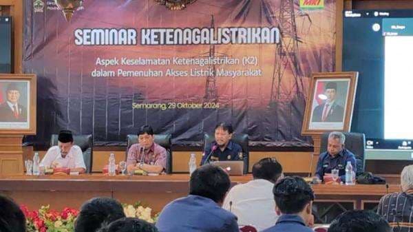 MKI Gelar Seminar Keselamatan Ketenagalistrikan untuk Tingkatkan Akses Listrik Aman bagi Masyarakat MKI Gelar Seminar Keselamatan Ketenagalistrikan untuk Tingkatkan Akses Listrik Aman bagi Masyarakat