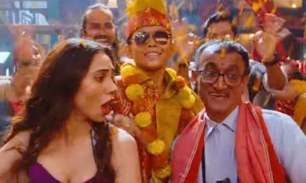 Baru Diunggah, Video Klip Dikha Pacu Jalur Bareng Penyanyi India Langsung Trending Tembus 4,9 Juta Penonton Baru Diunggah, Video Klip Dikha Pacu Jalur Bareng Penyanyi India Langsung Trending Tembus 4,9 Juta Penonton