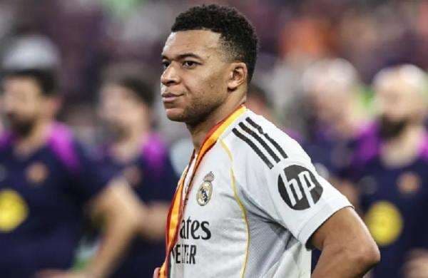 Viral Kylian Mbappe Ajak Rekan Setim Tolak Beri Guard of Honour ke Barcelona usai Kekalahan Madrid Viral Kylian Mbappe Ajak Rekan Setim Tolak Beri Guard of Honour ke Barcelona usai Kekalahan Madrid