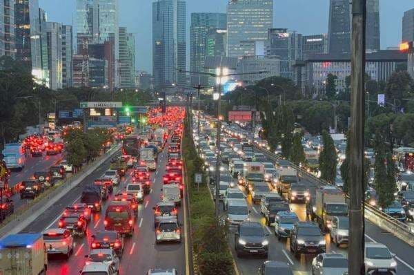 Usai Hujan, Lalu Lintas di Jalan Gatsu Jakarta Macet Parah Usai Hujan, Lalu Lintas di Jalan Gatsu Jakarta Macet Parah