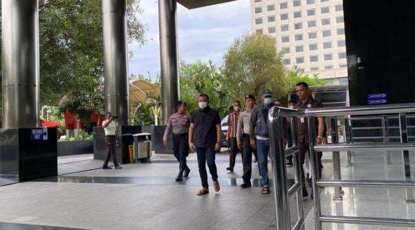 KPK Tangkap 13 Orang saat OTT Bupati Ponorogo KPK Tangkap 13 Orang saat OTT Bupati Ponorogo