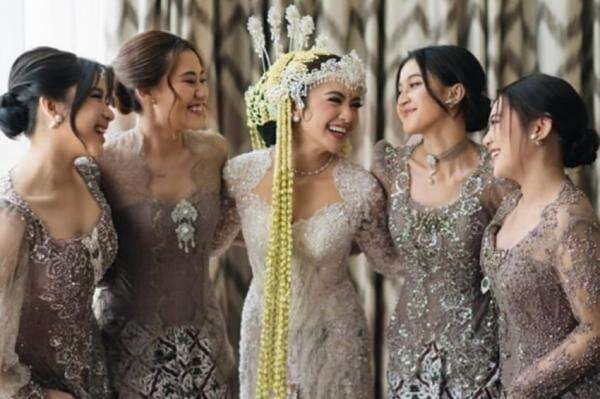 Aaliyah Massaid Respons Hujatan Netizen Perkara Jadi Bridesmaid Mahalini: Nggak Ngaruh Aaliyah Massaid Respons Hujatan Netizen Perkara Jadi Bridesmaid Mahalini: Nggak Ngaruh