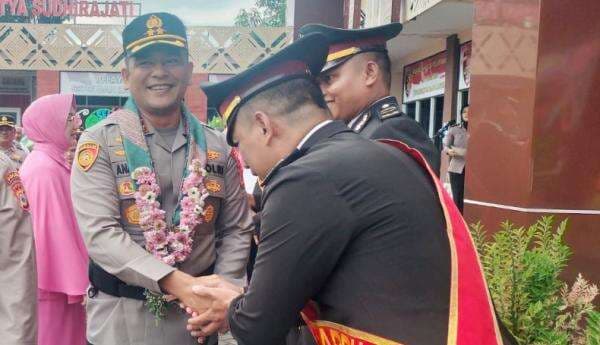 Mulai Berkantor, Kapolres Barru AKBP Ananda Siap Perkuat Sinergi Polri dan Masyarakat Mulai Berkantor, Kapolres Barru AKBP Ananda Siap Perkuat Sinergi Polri dan Masyarakat