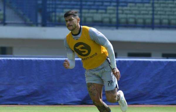Umuh Muchtar Tiba-Tiba Sebut Ciro Alves Usai Persib Bandung Coret Wiliam Marcilio Umuh Muchtar Tiba-Tiba Sebut Ciro Alves Usai Persib Bandung Coret Wiliam Marcilio