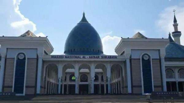 3 Tempat Wisata Religi di Surabaya yang Wajib Dikunjungi, Nomor 2 Punya Arsitektur Seindah Masjid di Timur Tengah! 3 Tempat Wisata Religi di Surabaya yang Wajib Dikunjungi, Nomor 2 Punya Arsitektur Seindah Masjid di Timur Tengah!