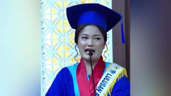 Viral! Mahasiswi Kristen Jadi Lulusan Terbaik Kampus Muhammadiyah, Dapat Beasiswa S2 Usai Berpantun Viral! Mahasiswi Kristen Jadi Lulusan Terbaik Kampus Muhammadiyah, Dapat Beasiswa S2 Usai Berpantun