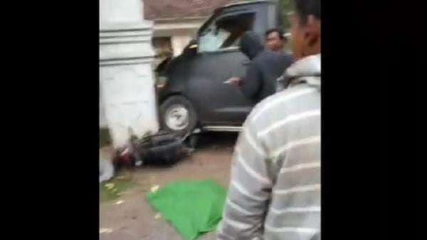 Kecelakaan di Bondowoso Tewaskan 3 Orang, Termasuk Ibu Hamil dan Balita Kecelakaan di Bondowoso Tewaskan 3 Orang, Termasuk Ibu Hamil dan Balita