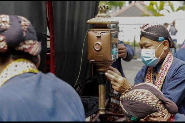 Besaran Gaji Abdi Dalem Kraton Yogyakarta Beserta Tugasnya Besaran Gaji Abdi Dalem Kraton Yogyakarta Beserta Tugasnya