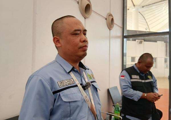 PPIH Dampingi Hak Jamaah Haji di Bandara saat Jadwal Terbang SV 5296 Mundur PPIH Dampingi Hak Jamaah Haji di Bandara saat Jadwal Terbang SV 5296 Mundur