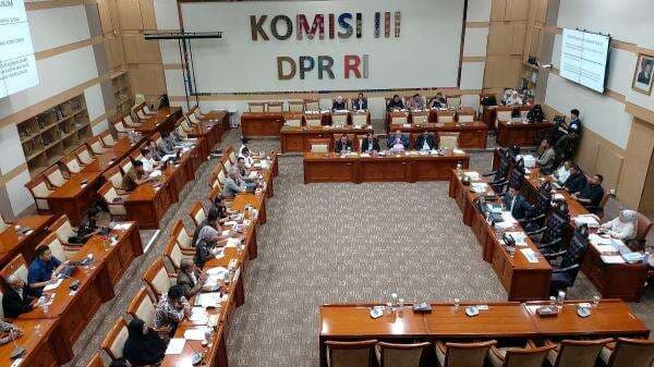 Semprot Kapolres Sleman, Purnawirawan Jenderal Tegaskan Suami Tabrak Jambret Bukan Kecelakaan Lalin Semprot Kapolres Sleman, Purnawirawan Jenderal Tegaskan Suami Tabrak Jambret Bukan Kecelakaan Lalin