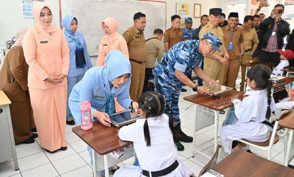 Dapur SPPG Lanud Husein Sastranegara Siapkan 3.500 Makanan Bergizi untuk Pelajar Dapur SPPG Lanud Husein Sastranegara Siapkan 3.500 Makanan Bergizi untuk Pelajar