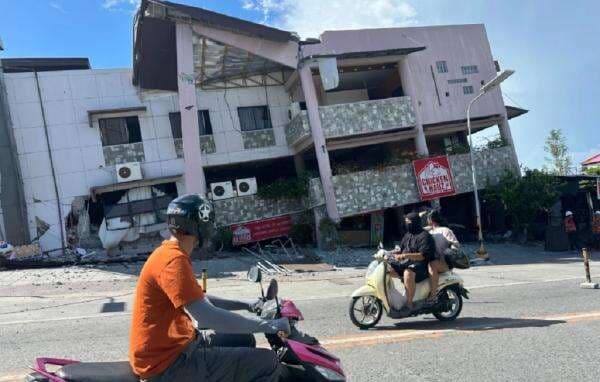 Update Gempa Besar M7,8 di Filipina: 32 Orang Tewas, Sejumlah Bangunan Roboh Update Gempa Besar M7,8 di Filipina: 32 Orang Tewas, Sejumlah Bangunan Roboh