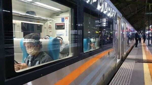 Ada Aksi Buruh, 12 Kereta Keberangkatan Gambir Berhenti di Stasiun Jatinegara