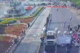 Ada Demo di Patung Kuda, Polisi Tutup Jalan Medan Merdeka Barat Jakpus