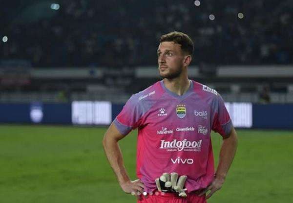 Penyebab Kiper Adam Przybek Absen saat Persib Bandung Menang 2-0 atas Semen Padang di Super League 2025-2026 Penyebab Kiper Adam Przybek Absen saat Persib Bandung Menang 2-0 atas Semen Padang di Super League 2025-2026