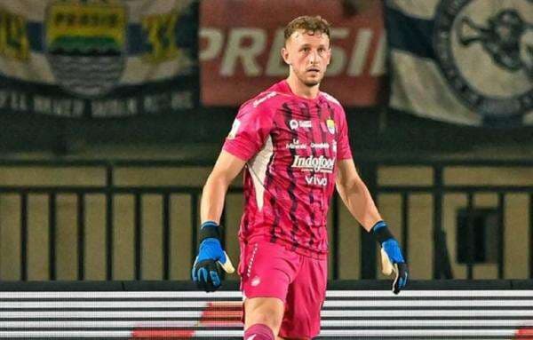 Mantan Rekan Elkan Baggott Bahagia Jalani TC Bareng Persib Bandung di Thailand, Begini Katanya! Mantan Rekan Elkan Baggott Bahagia Jalani TC Bareng Persib Bandung di Thailand, Begini Katanya!