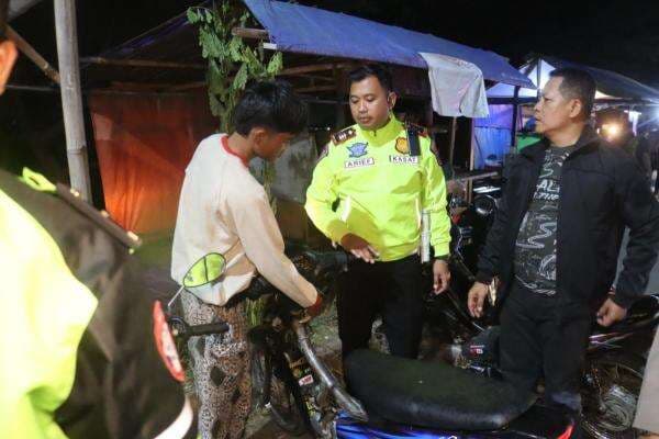 Operasi Pemberantasan Premanisme, Polres Pemalang Amankan ABH yang Bawa Sajam dan Hendak Tawuran Operasi Pemberantasan Premanisme, Polres Pemalang Amankan ABH yang Bawa Sajam dan Hendak Tawuran