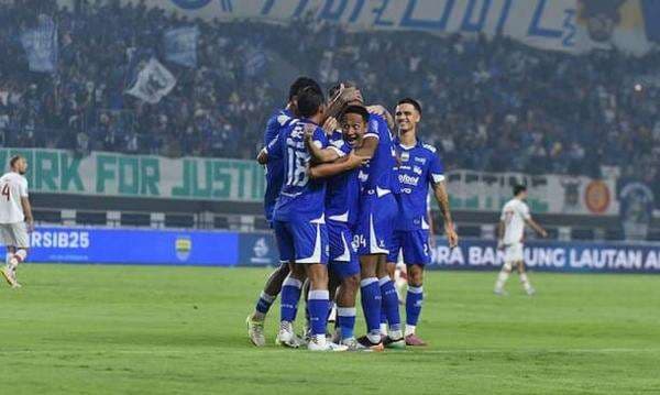 Thom Haye Bicara Peluang Persib Bandung Kejar Borneo FC di Klasemen Sementara Super League 2025-2026 Thom Haye Bicara Peluang Persib Bandung Kejar Borneo FC di Klasemen Sementara Super League 2025-2026