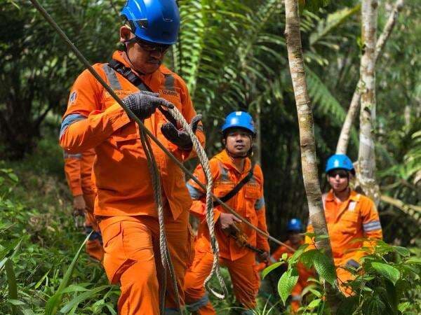 Jaringan Komunikasi Pulih, Pengungsi di Tapanuli Tengah Kini Lebih Tenang Bertukar Kabar Jaringan Komunikasi Pulih, Pengungsi di Tapanuli Tengah Kini Lebih Tenang Bertukar Kabar