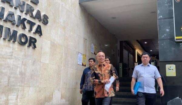 Pelapor Tuduhan Ijazah Palsu Jokowi Minta Polisi Sita Buku Buatan Roy Suryo Cs, Kenapa? Pelapor Tuduhan Ijazah Palsu Jokowi Minta Polisi Sita Buku Buatan Roy Suryo Cs, Kenapa?