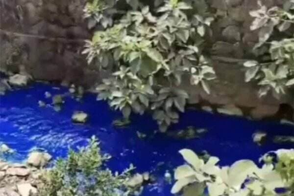 Air Sungai di China Tiba-tiba Berubah Warna Jadi Biru