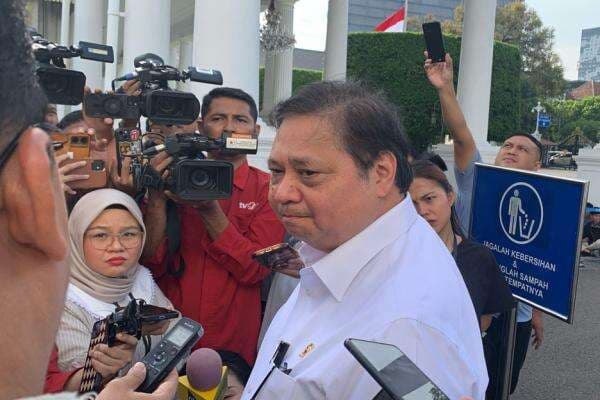 Airlangga Tegaskan Tak Ada Rencana Mundur dari Kabinet Airlangga Tegaskan Tak Ada Rencana Mundur dari Kabinet