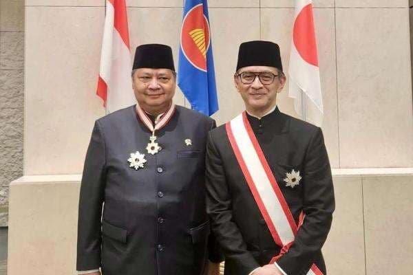 Airlangga Terima Bintang Jasa Musim Semi 2025 dari Jepang Airlangga Terima Bintang Jasa Musim Semi 2025 dari Jepang