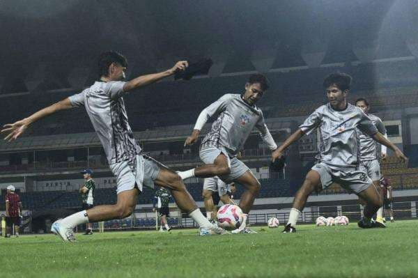 Ada 2 Wajah Baru dalam Latihan Persib Bandung, Siapa Mereka? Ada 2 Wajah Baru dalam Latihan Persib Bandung, Siapa Mereka?