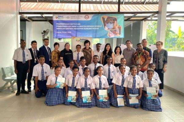 Aksi Nyata MNC Peduli dan EssilorLuxottica, Kacamata Gratis untuk Anak-anak Papua di Tangerang Aksi Nyata MNC Peduli dan EssilorLuxottica, Kacamata Gratis untuk Anak-anak Papua di Tangerang