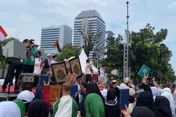 Aksi Bela Palestina di Kedubes AS Ditutup Khataman Alquran, Massa Bubar dengan Tertib Aksi Bela Palestina di Kedubes AS Ditutup Khataman Alquran, Massa Bubar dengan Tertib