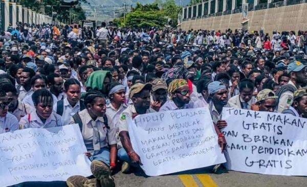 Demo Ribuan Siswa di Papua Tolak Makan Bergizi Gratis, Ini Respons Istana Demo Ribuan Siswa di Papua Tolak Makan Bergizi Gratis, Ini Respons Istana